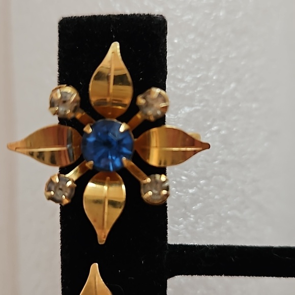B.N. BUGBEE NILES Vintage Blue &Clear Rhinestones on Goldtone  Screw On Earrings - Picture 2 of 5